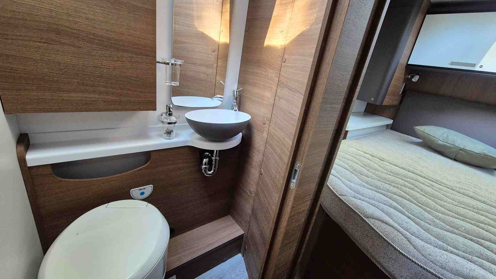 Aseo autocaravana modelo 297