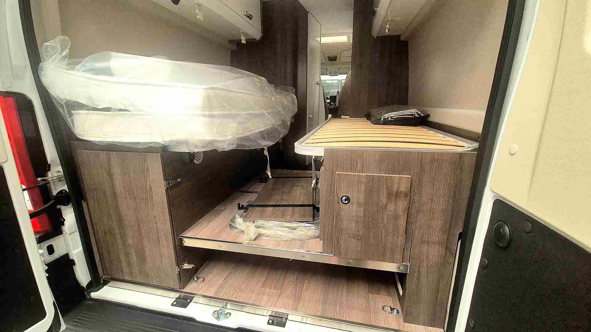 dormitorio camper parte atrás