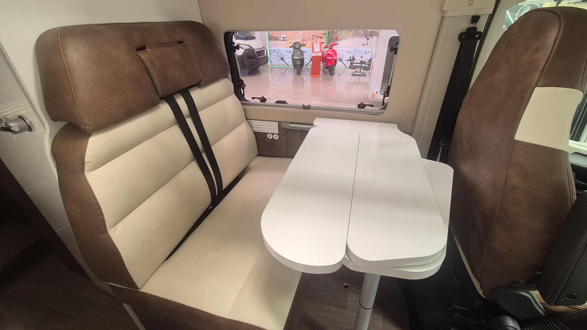 comedor camper mesa y sillas