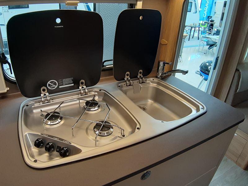 cocina abierta caravana