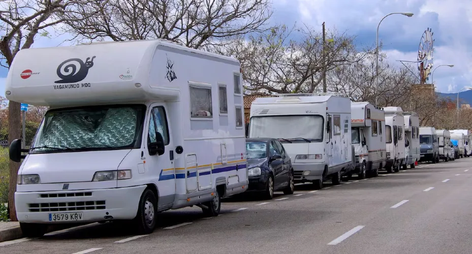 ¿Se puede aparcar una caravana en la calle?
