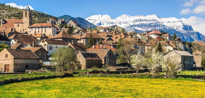 Ruta por el valle del hecho y la selva de Oza.