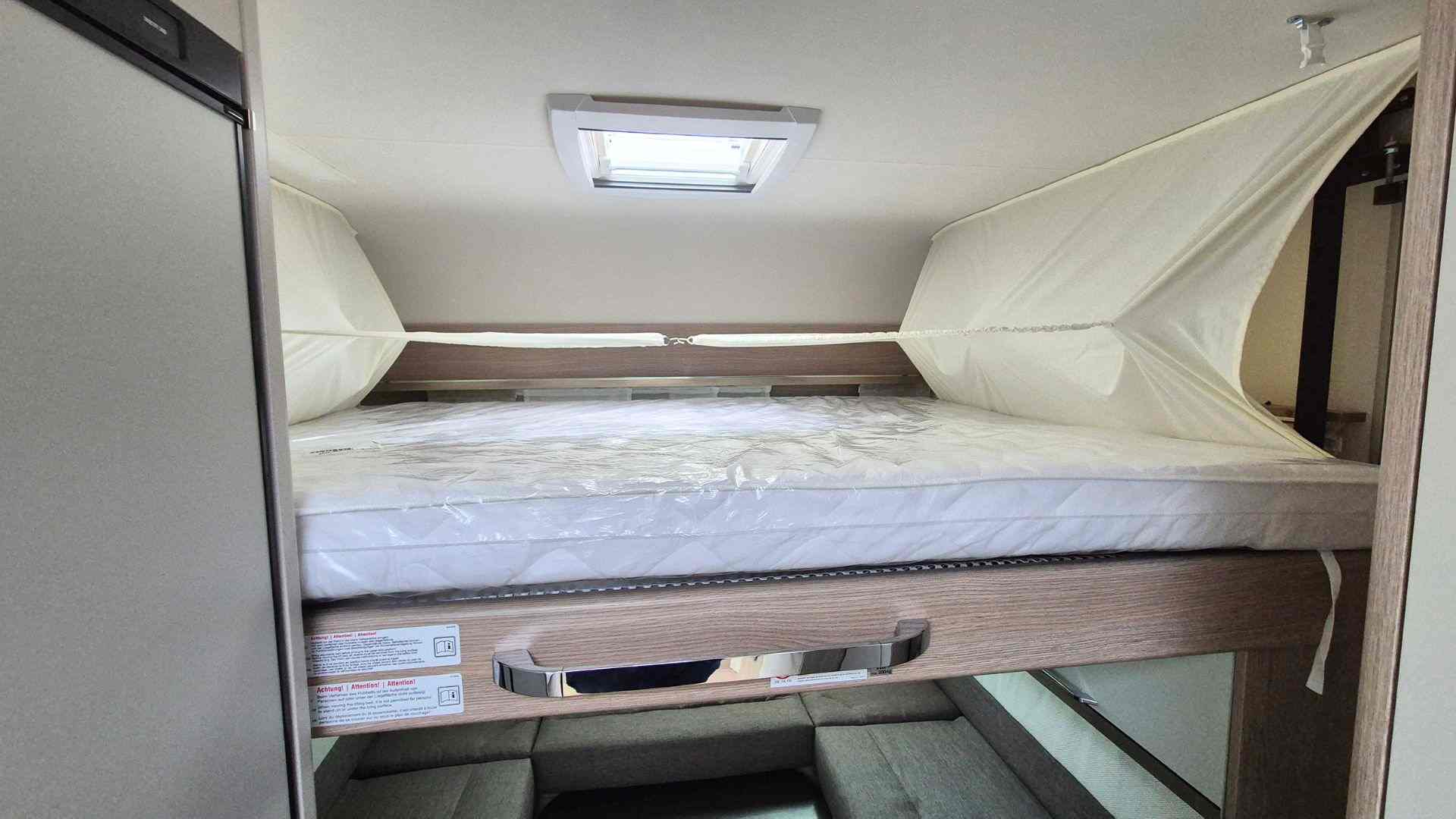 cama caravana burstner 440TK