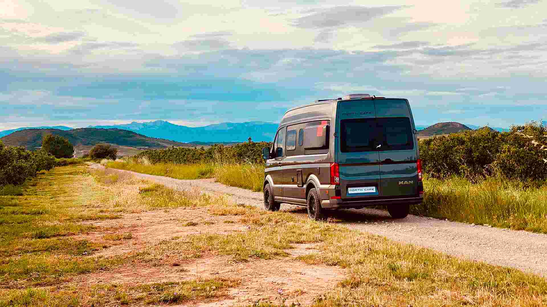 camper por fuera on road