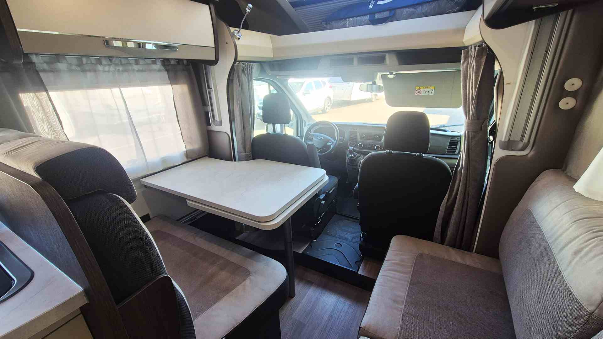 Comedor autocaravana interior