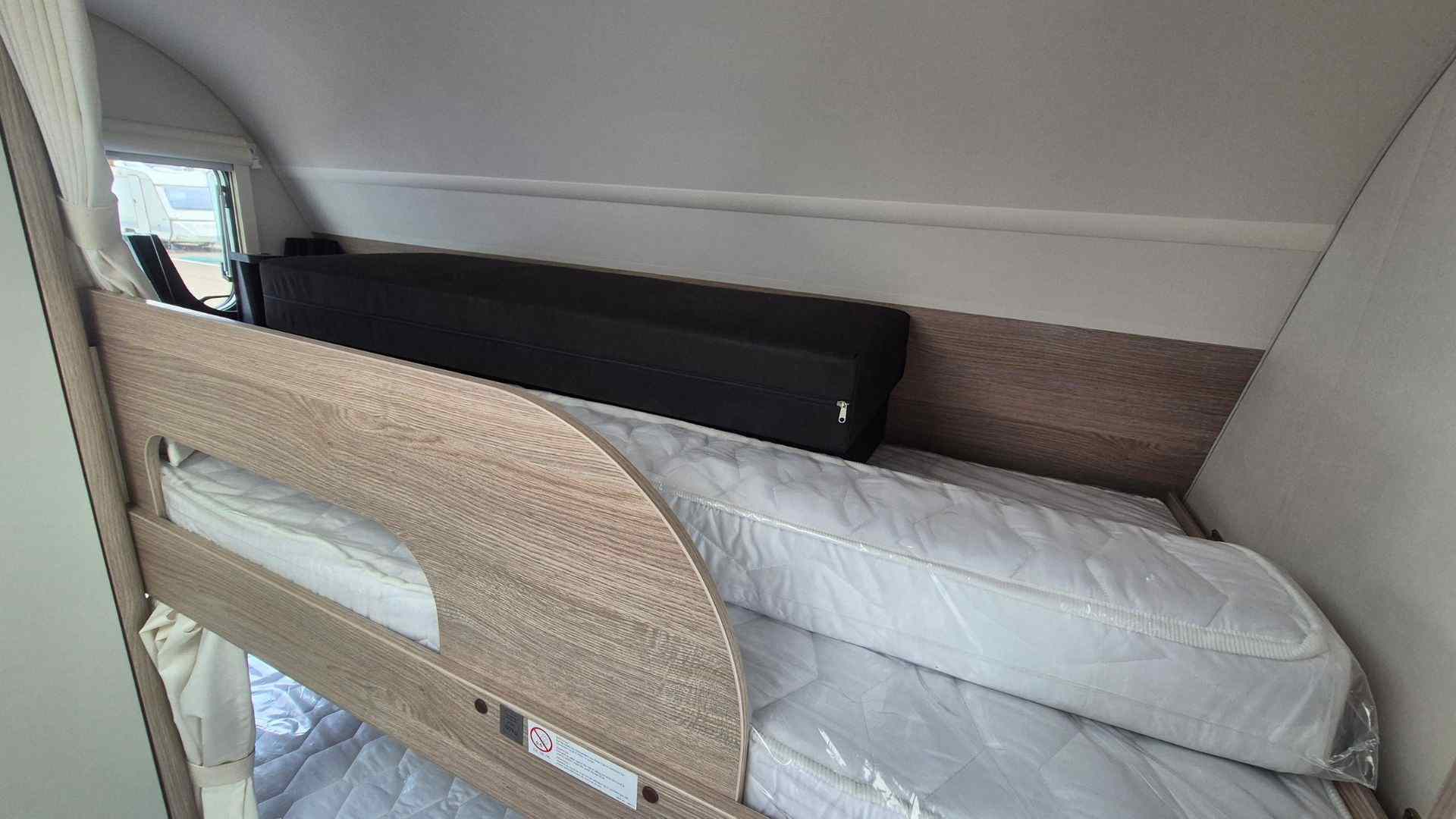 litera de arriba caravana