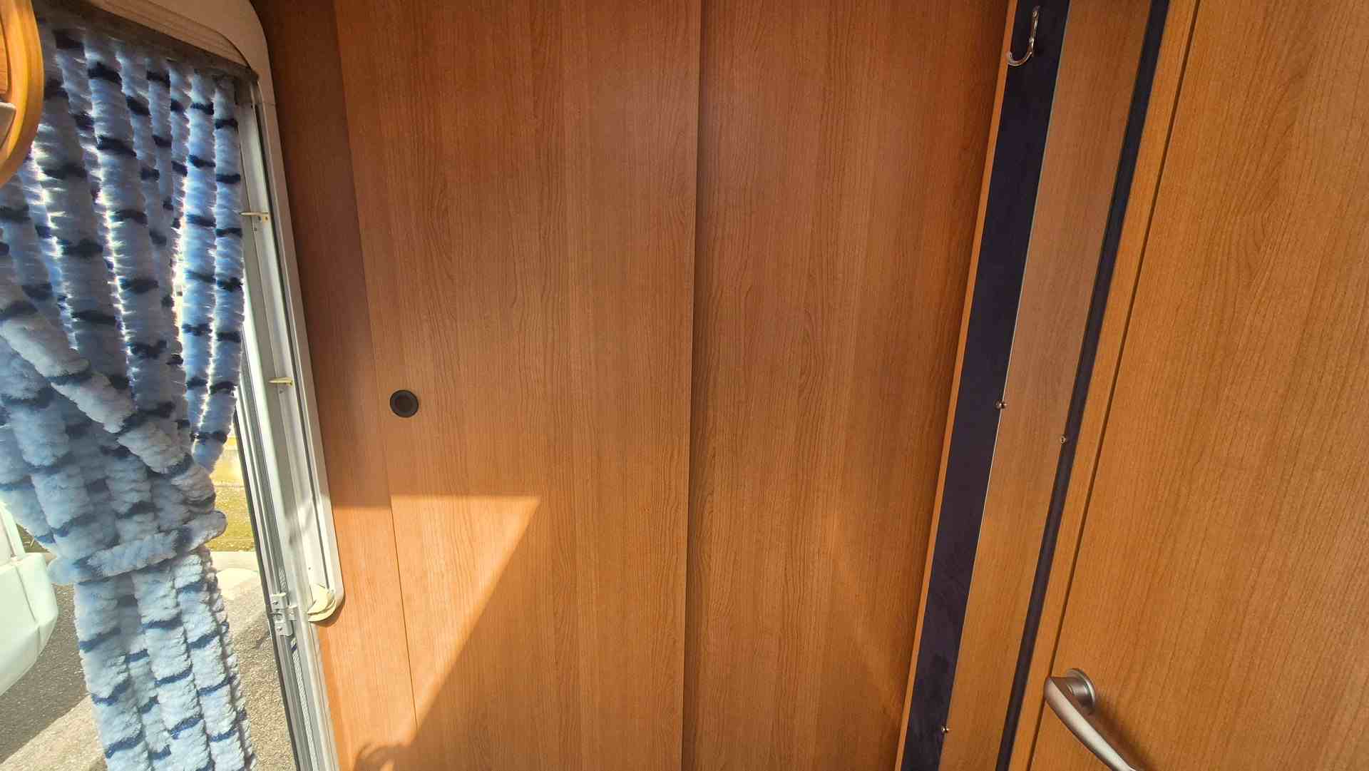 puerta corredera caravana